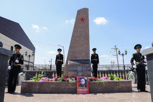 Глава Дагестана принял участие в открытии памятника Валентину Эмирову в Ингушетии