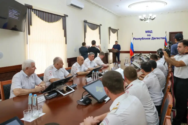 Фёдор Щукин вручил государственные награды отличившимся сотрудникам патрульно-постовой службы